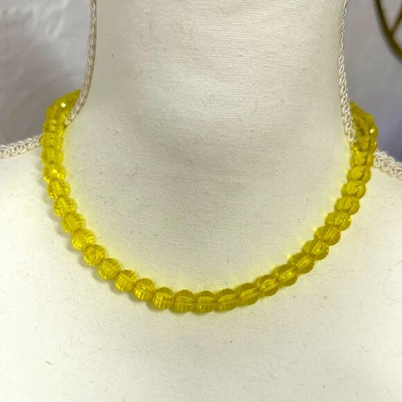 Vintage Yellow Fauceted Plastic Bead Necklace Stretch No Clasp - Picture 1 of 6